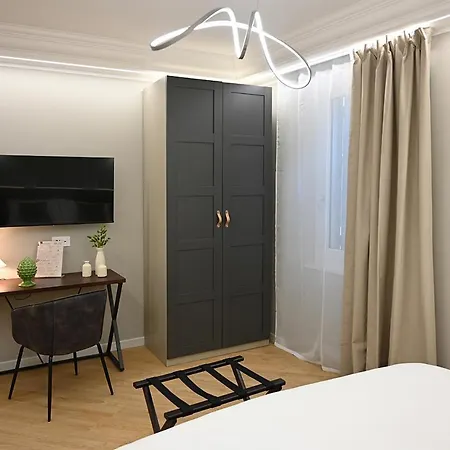 Mom Rooms&suites *