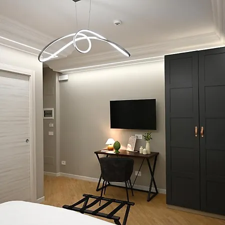 Mom Rooms&suites *