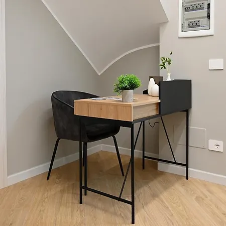 Mom Rooms&suites *